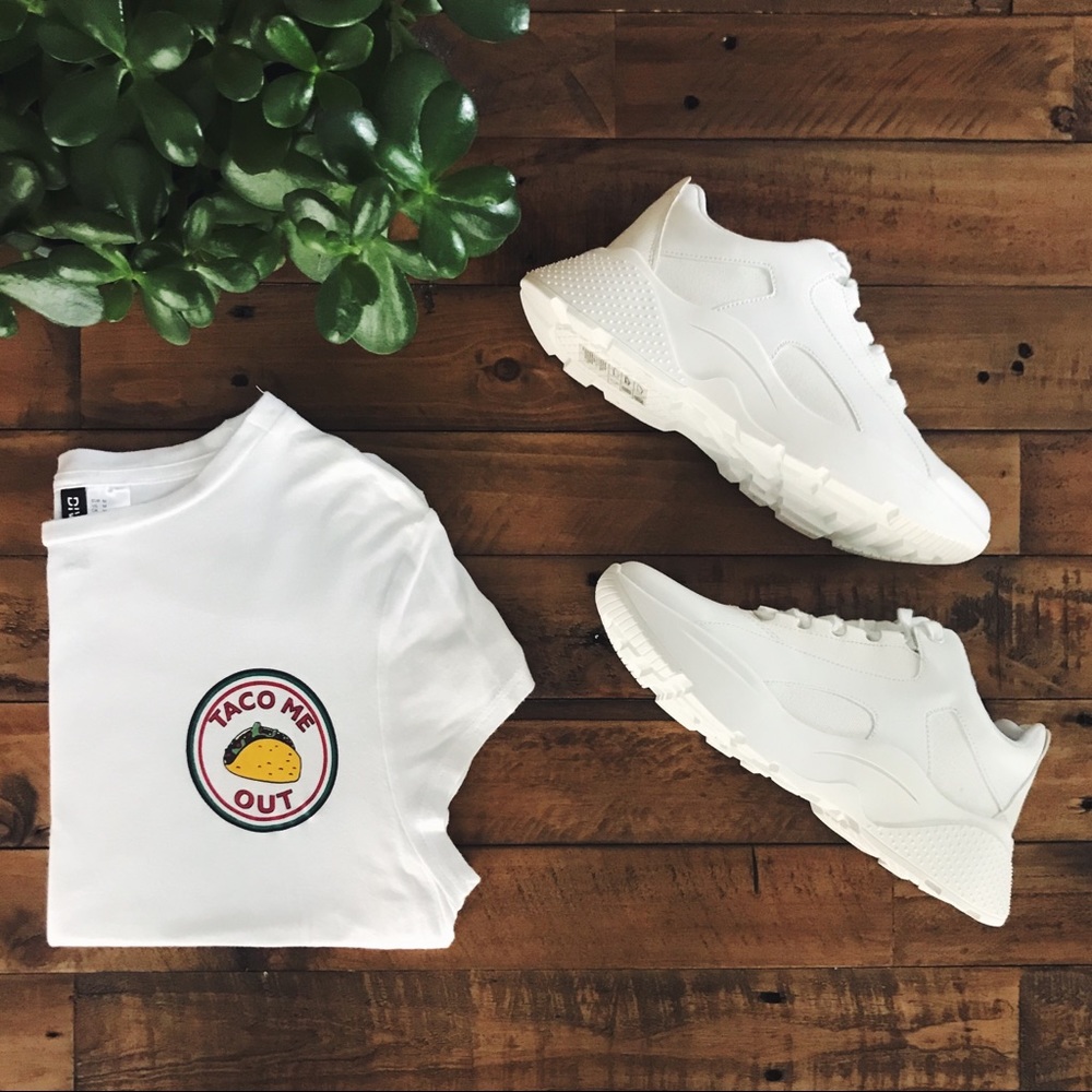 Cropped Graphic Tee in White | Size M
